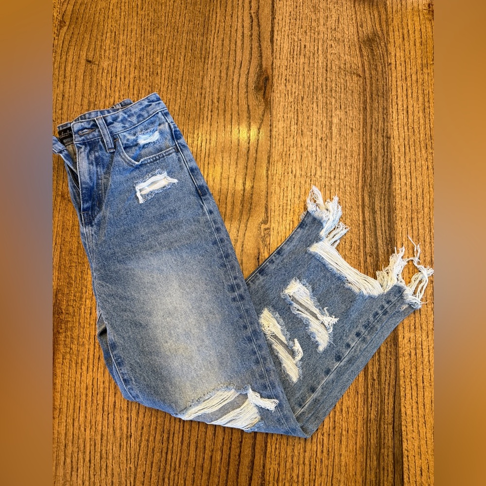 Ripped Ankle Jeans in Light Blue